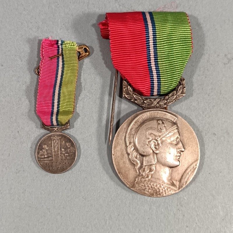 MEDAILLE ET SA REDUCTION DU SYNDICAT GENERAL DU COMMERCE ET DE L'INDUSTRIE ATTRIBUEE EN 1954 TETE D'ATHENA PAR GRANDHOMME